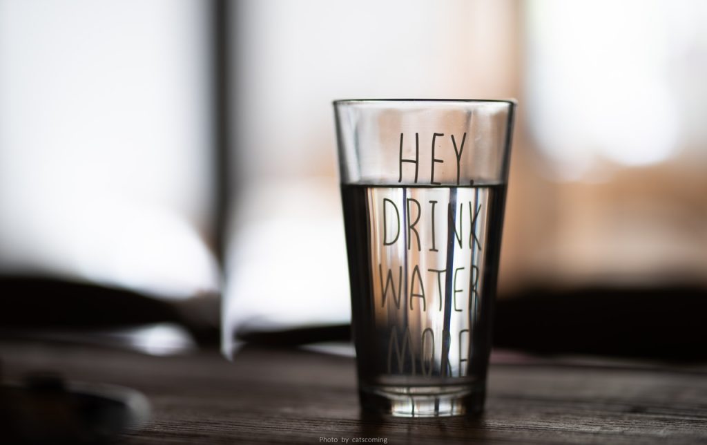 La Ocu Explica Por Qué No Deberías Pedir Una Botella De Agua En Un Bar