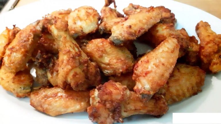 Cómo hacer unas alitas de pollo crujientes en una freidora sin aceite