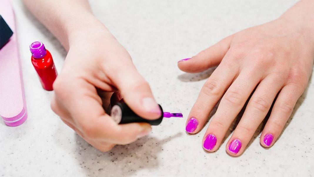 Eligiendo el acabado de tus uñas