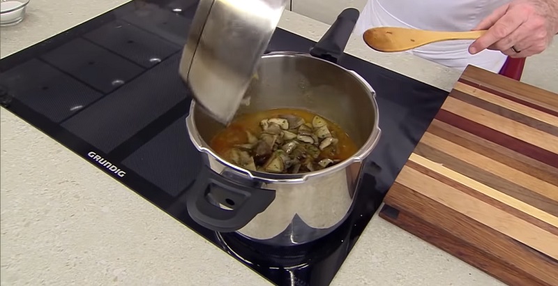 Costillas Con Patatas En Menos De Una Hora: La Receta De Arguiñano