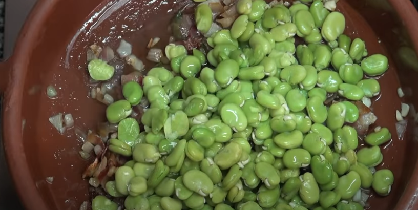 Habas a la catalana: el plato de primavera que no sabías que estaba tan rico