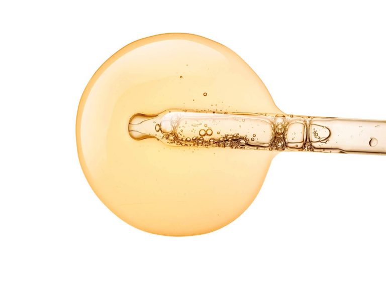 ¿Qué beneficios aporta el sérum a la piel y cómo se utiliza?