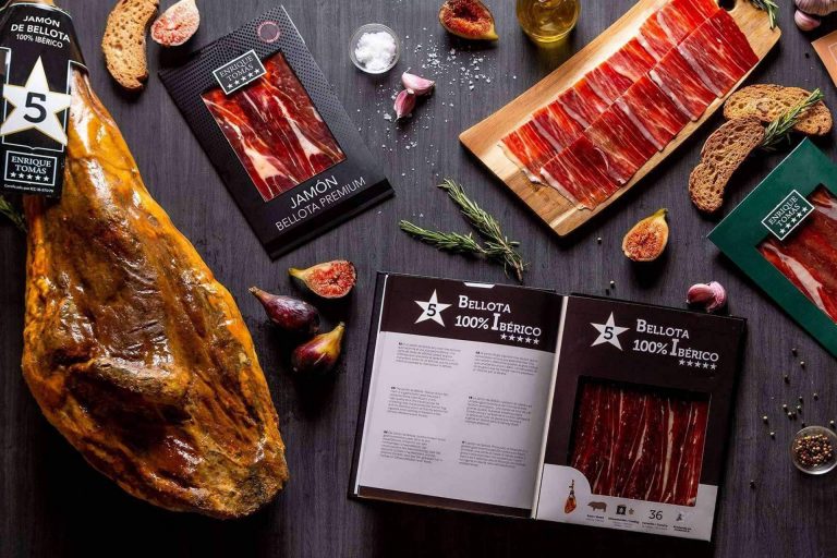 Disfrutar del jamón ibérico entero o loncheado de Enrique Tomás