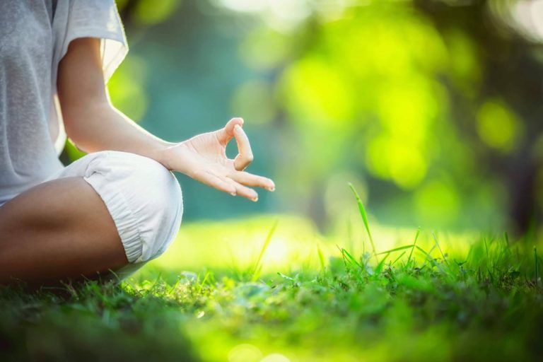 A través de guías online, la web Yoga Kundalini brinda información sobre esta disciplina