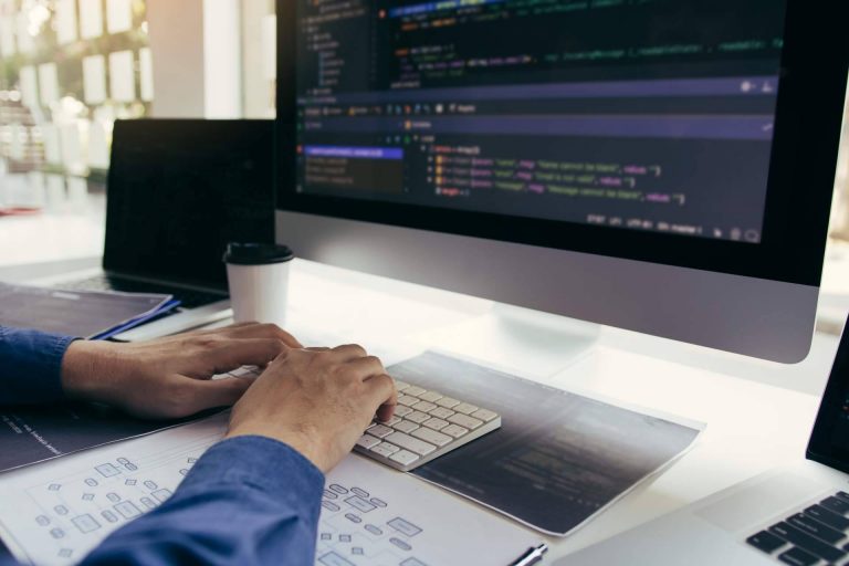 Destaca se encarga de gestionar el mantenimiento web de negocios digitales