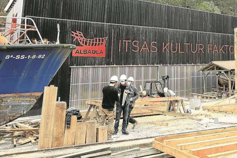 Disfrutar de salidas especiales a la factoría Albaola con la empresa Ciudad San Sebastián