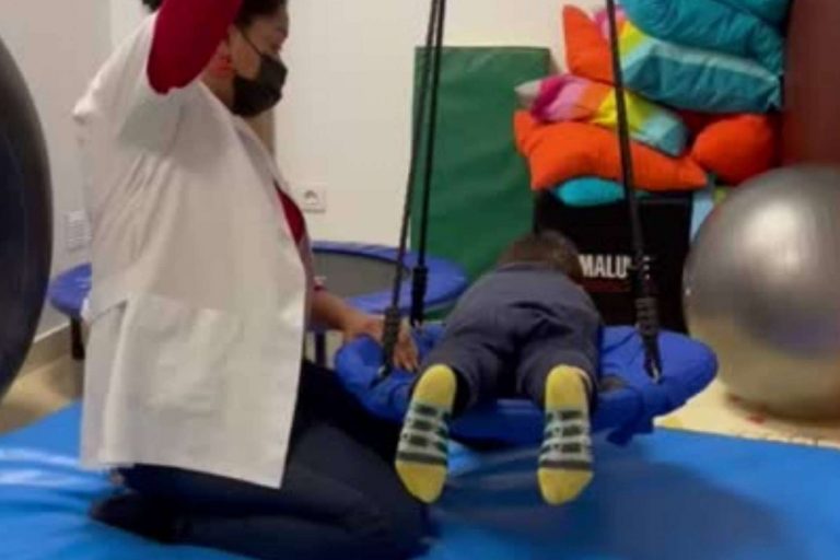 El enlace entre el trastorno del procesamiento sensorial y el autismo. De qué manera tratan estas dificultades en E-THERAPYKIDS