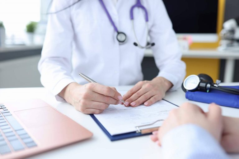 Especialistas de diferentes áreas que realizan la evaluación psicológica para la obtención de permisos o licencias en el Centro Médico Bravo