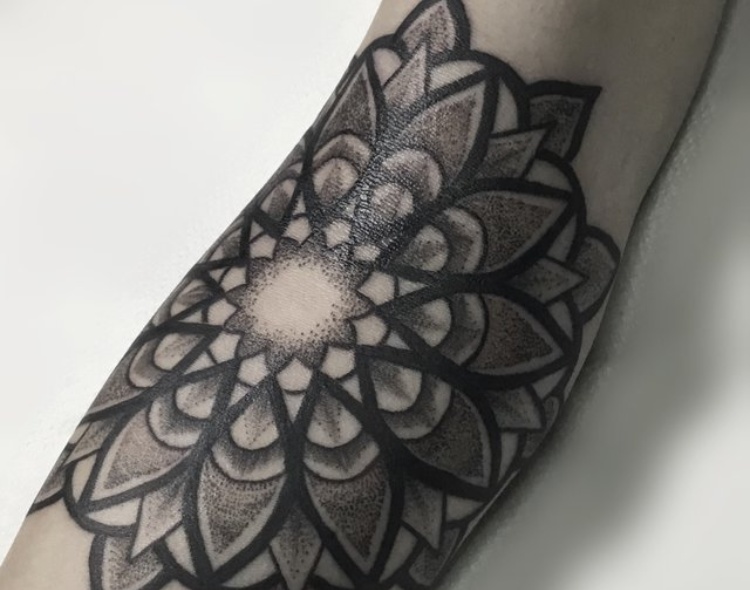 Fotos De Tatuajes &Quot;Blackout&Quot; Que Convierten El Cuerpo En Un Lienzo