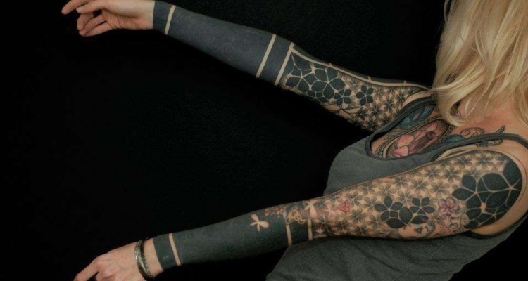 Fotos De Tatuajes &Quot;Blackout&Quot; Que Convierten El Cuerpo En Un Lienzo