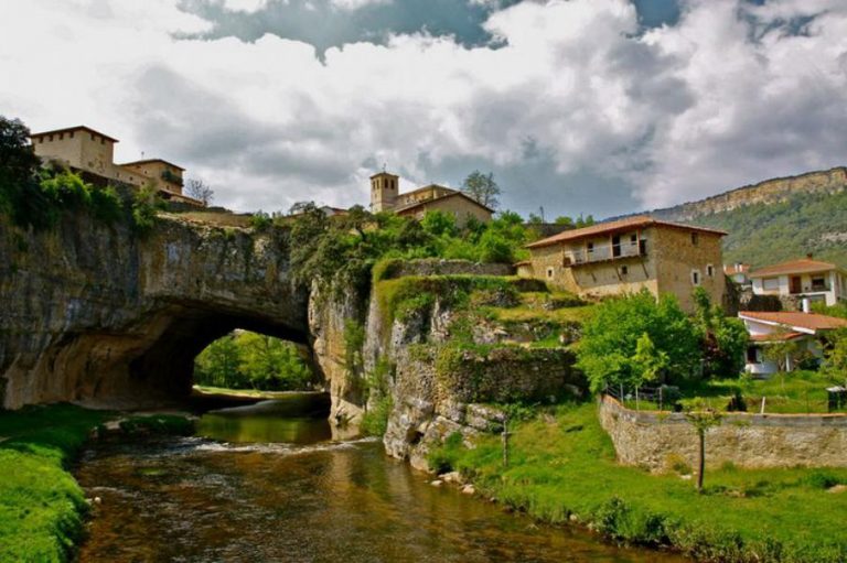 El motivo por el que debes visitar Puentedey, el nuevo pueblo más bonito de España
