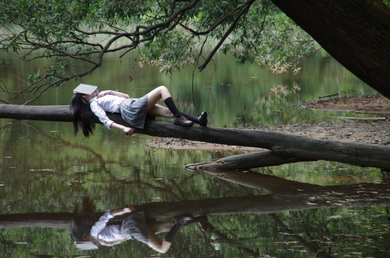 Dormir la siesta engorda: ¿Mito o realidad?