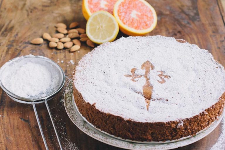 El sabor de Santiago de Compostela en una tarta con almendras