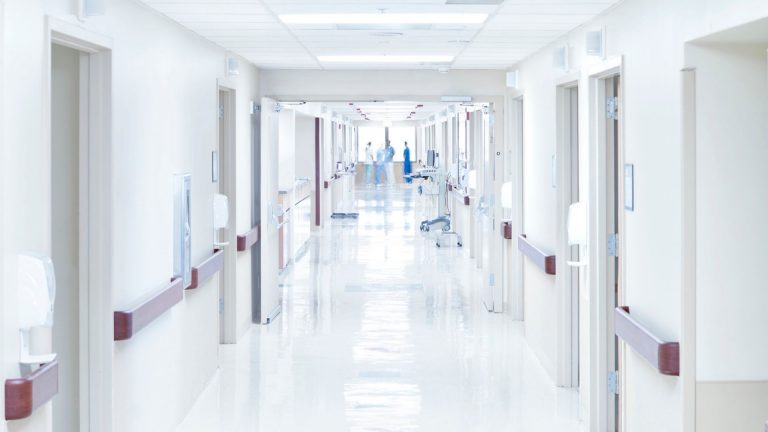 El Defensor del Pueblo se interesa por el niño canario hospitalizado en Bali por una anemia hemolítica autoinmune severa