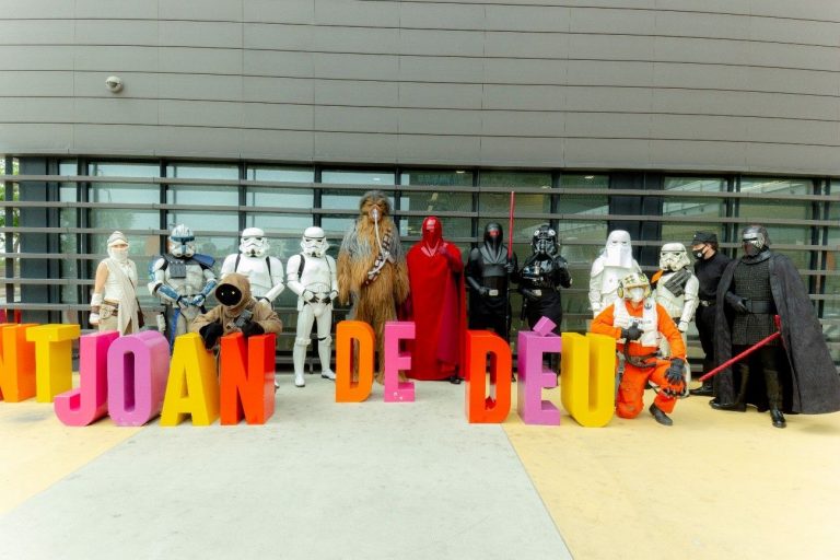 El Hospital Sant Joan de Déu recibe la visita de los personajes de Star Wars