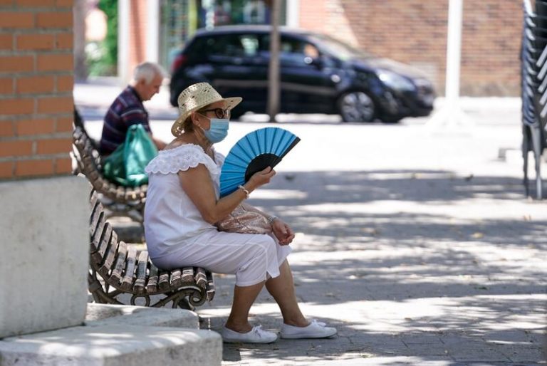 Cantabria suma otros dos fallecidos y 118 contagios en mayores de 60