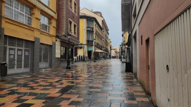 Las temperaturas bajan hoy en España y una docena de provincias están en aviso por lluvias