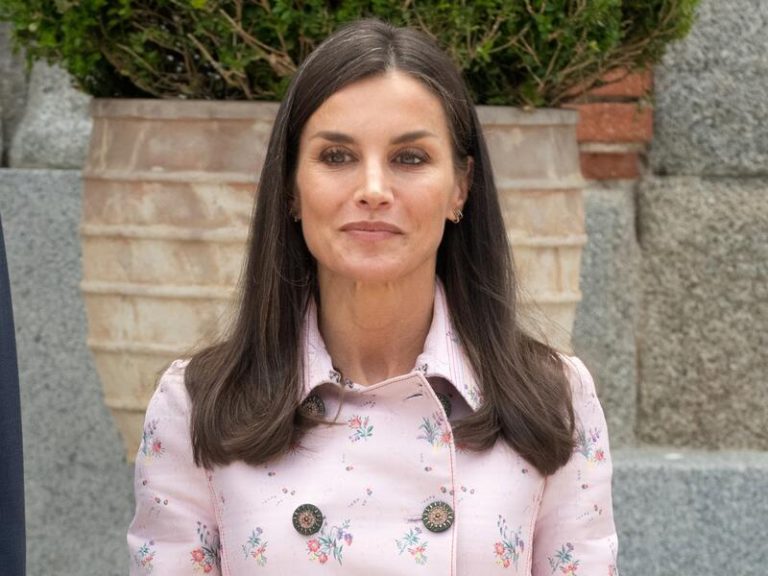 La Reina Doña Letizia preside en Mérida la entrega de los premios que llevan su nombre