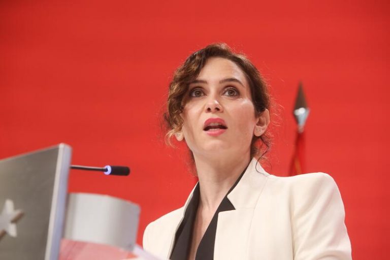 Ayuso lamenta «el daño» que sufre el CNI y no descarta que salgan conversaciones comprometedoras