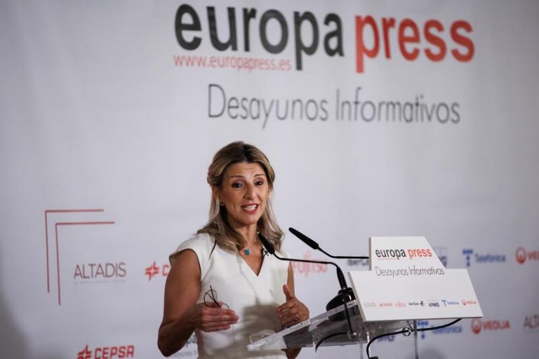 Díaz apuesta por «sumar» con otros partidos para su nuevo proyecto y no excluye al PSOE