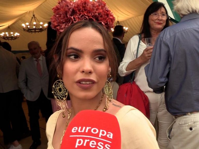 Gloria Camila, pletórica en la Feria de Abril, no se pronuncia sobre Antonio David