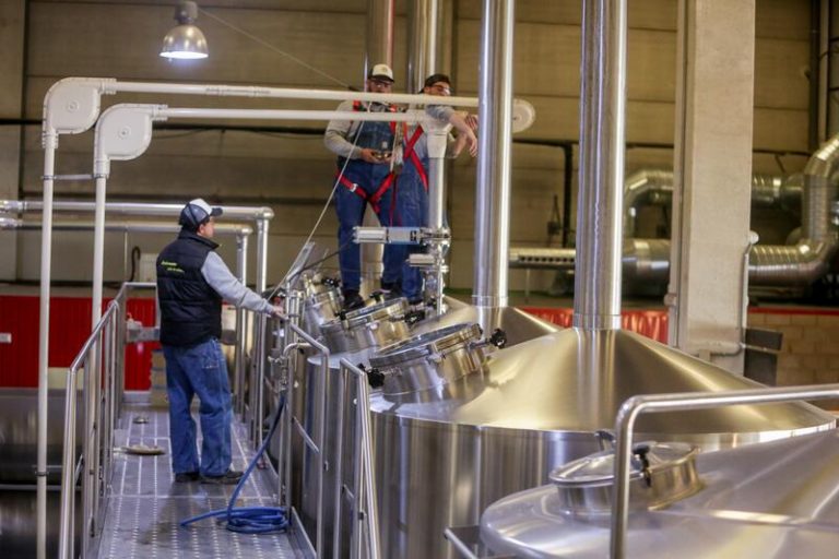 La producción industrial modera su subida en marzo al 1,1%