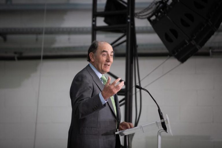 Ignacio Galán (Iberdrola) pide disculpas y manifiesta «su máximo respeto» por los consumidores