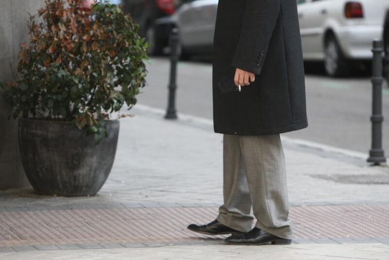 El Govern catalán plantea una tasa de 20 céntimos por cigarrillo para fomentar su devolución