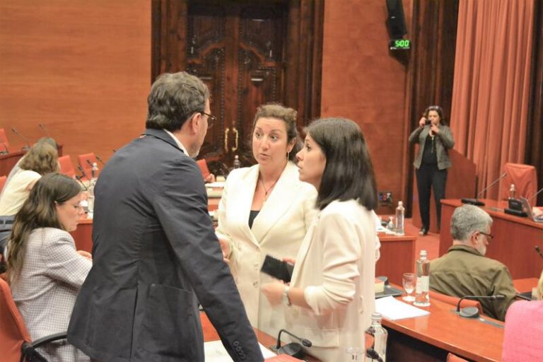 PSC, ERC y comuns dan 24 horas a Junts para llevar al próximo pleno un pacto sobre el catalán
