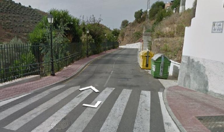 Un conductor de 72 años muere al caer por un desnivel de 50 metros en Rincón de la Victoria (Málaga)