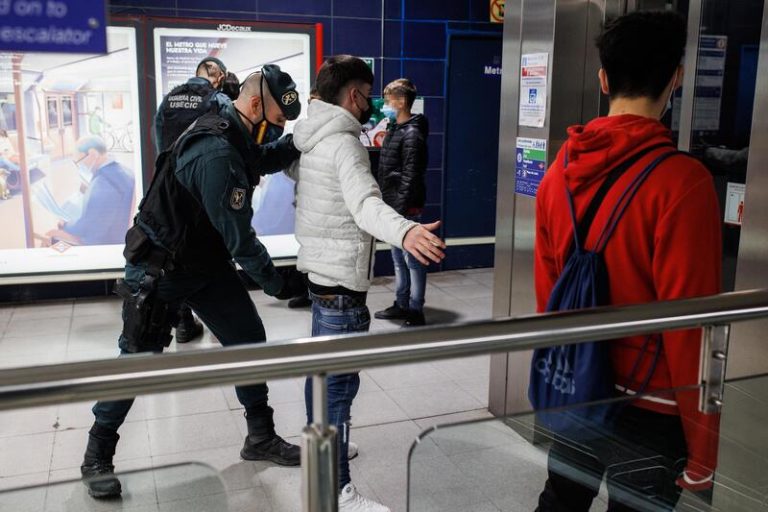 Interior ordena más vigilancia sobre las armas blancas para combatir las bandas juveniles