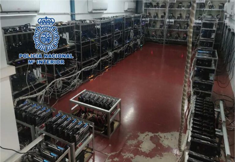 Desmantelada una granja de criptomonedas oculta en un polígono industrial