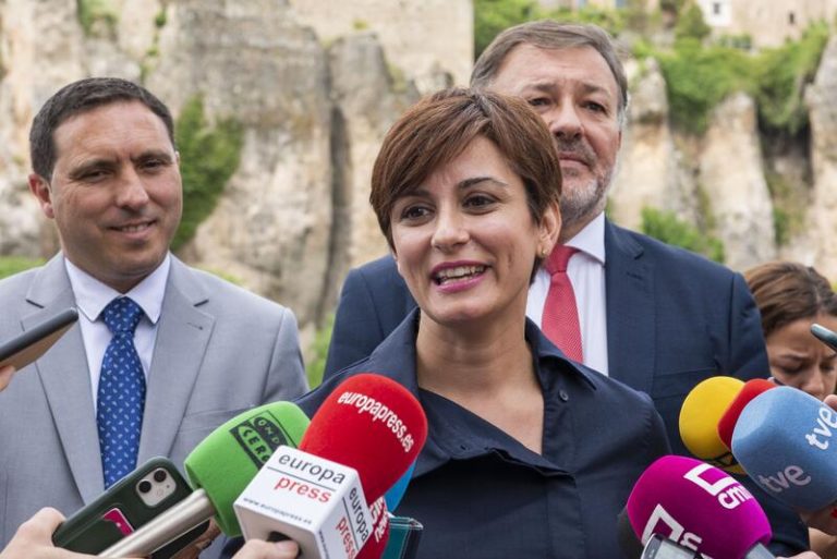 El Gobierno carga contra el Rey Juan Carlos por su visita a Sanxenxo