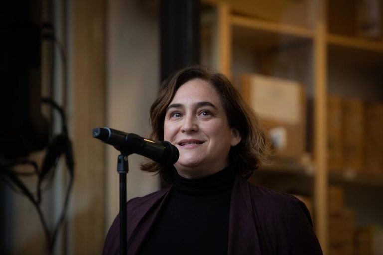 Colau augura «éxito» al futuro proyecto de Yolanda Díaz y le traslada su apoyo