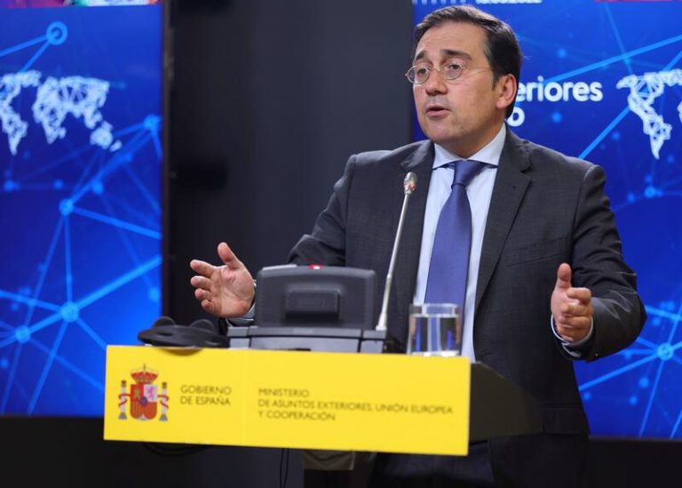 Albares se reúne con el presidente de Canarias con la relación con Marruecos en la agenda