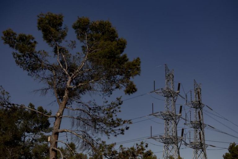 El precio de la luz sube este miércoles un 2,53%, hasta los 184,57 euros/MWh