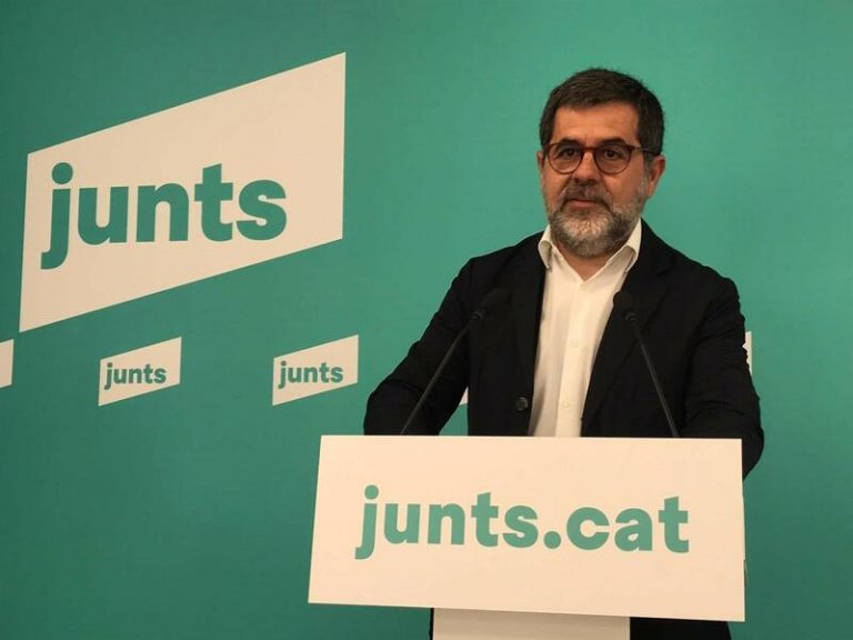 Sánchez (Junts) ve «interesada y forzada» la interpretación del acuerdo del catalán del PSC y CUP