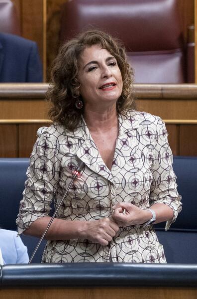 Montero reitera el compromiso del Gobierno con la consolidación fiscal y los objetivos de Bruselas