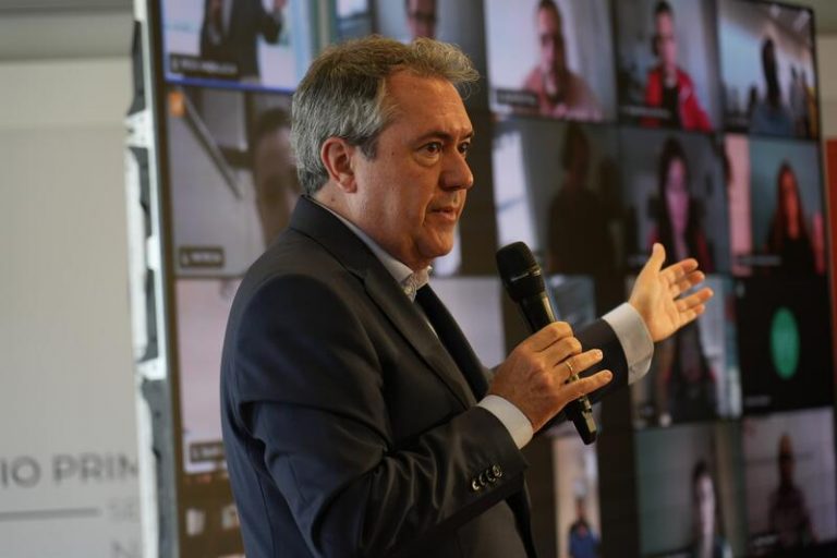 Espadas reprocha a Moreno que oculte que «está preparando» un gobierno con Vox