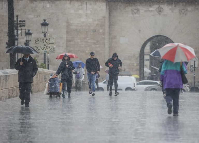 Hoy, aviso de tormentas, olas y calor. El tiempo del 29 de mayo