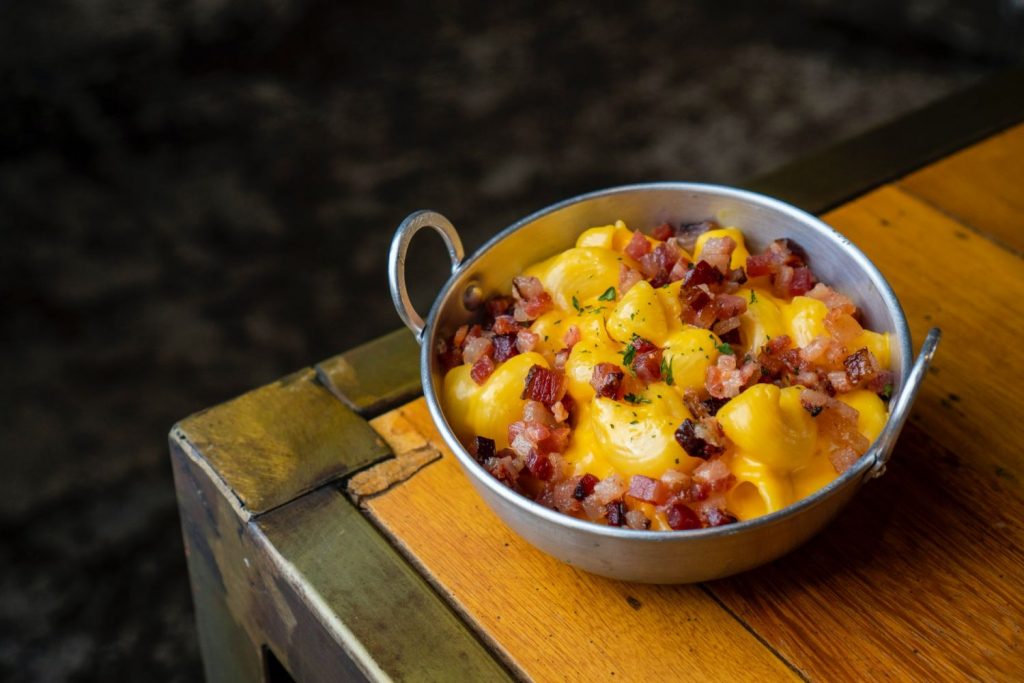 Bacon cheese fries: así se hacen más saludables las patatas estrella del Foster Hollywood 29 Bacon cheese fries así se hacen más saludables las patatas estrella del Foster Hollywood