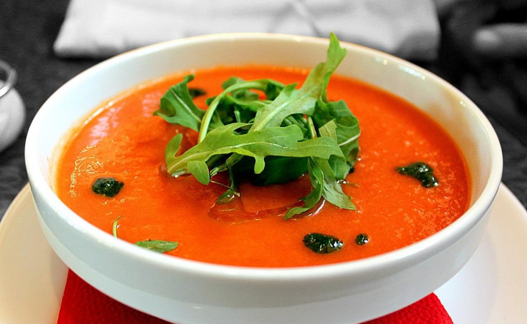 El auténtico gazpacho andaluz solo lleva estos ingredientes