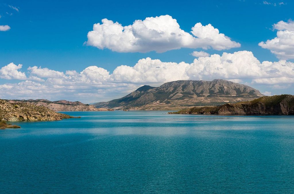 Los Lagos Más Bonitos De España Para Una Escapada De Verano