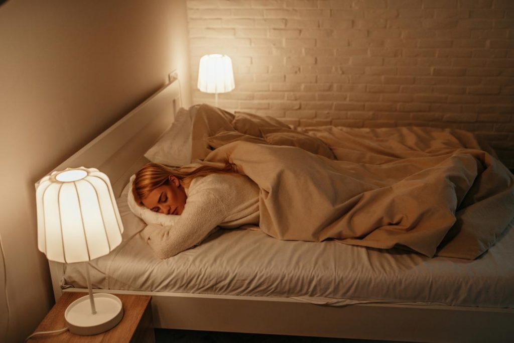 ¿Existen Posibilidades A Dormir Con La Luz Encendida De Sufrir Enfermedades Crónicas?