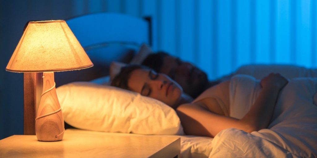 No Se Debe Encender La Luz Ni Para Ir Al Baño
