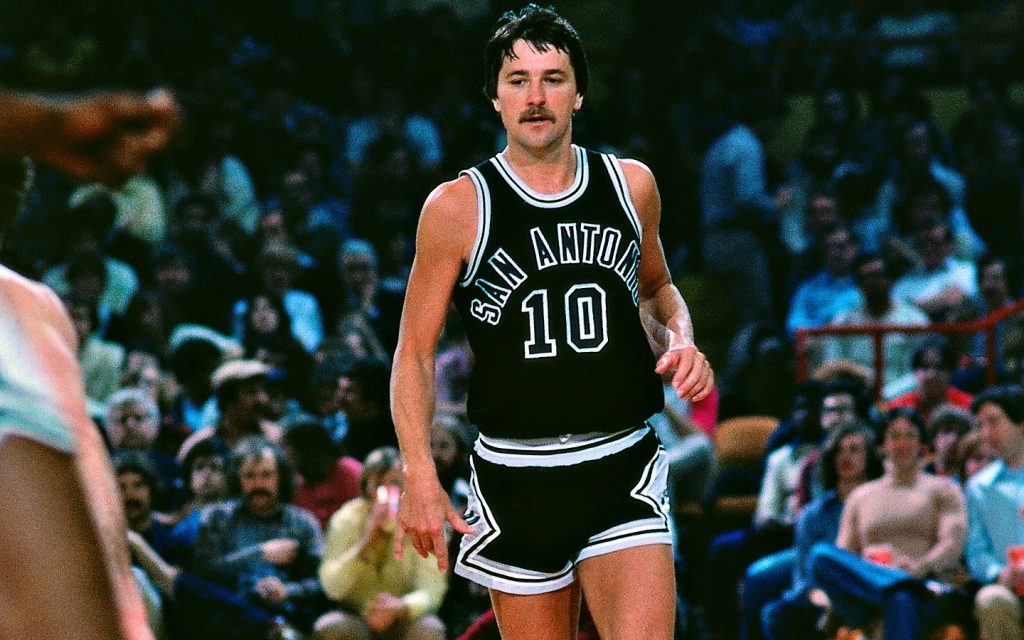 Louie Dampier y los triples