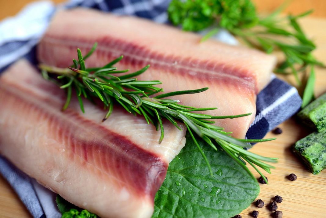 Lubina a la espalda la forma sana y rica de tomar pescado al horno