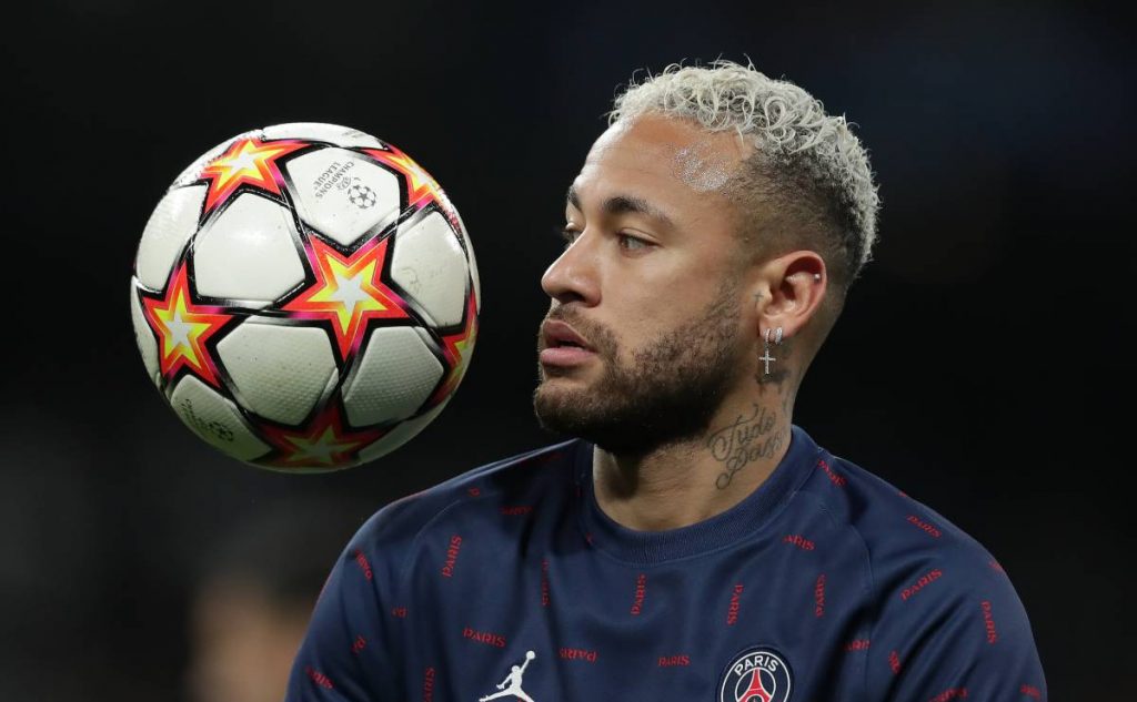 Neymar Recibe Un Duro Golpe De Su Compañero 