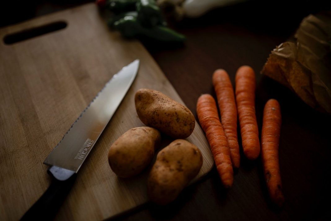 Patatas reventás, la guarnición que puedes poner en carnes y pescados