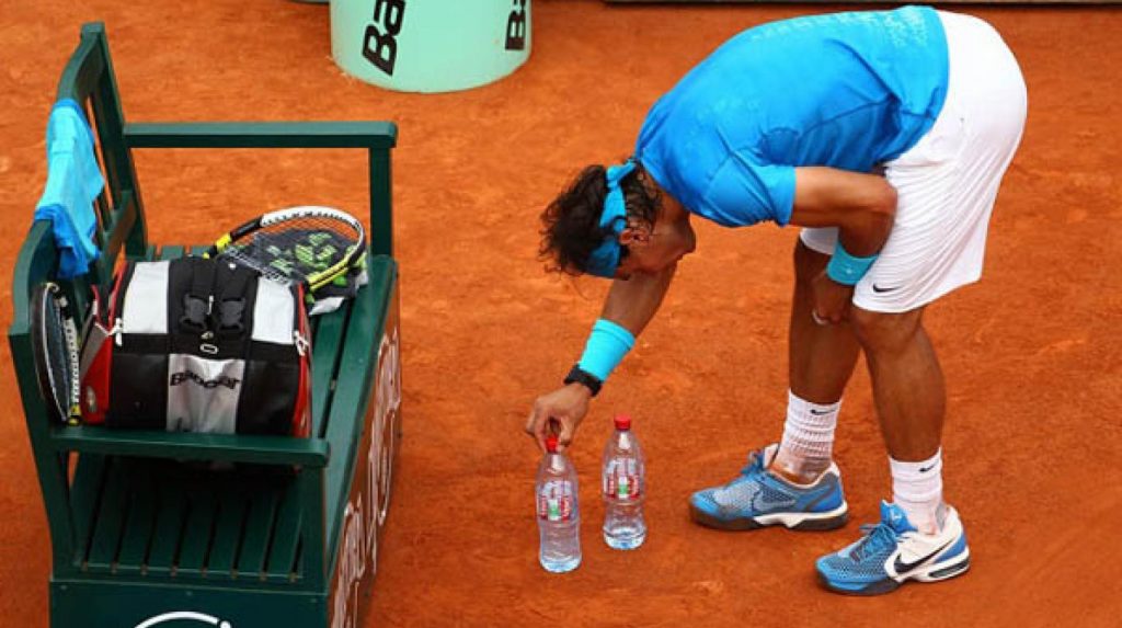 Qué Hace Nadal Con Las Botellas De Agua